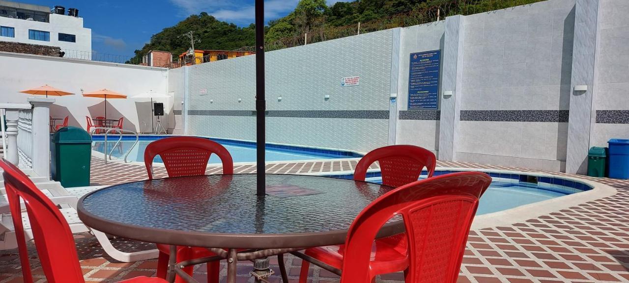 Hotel Emperador Barbosa  Luaran gambar
