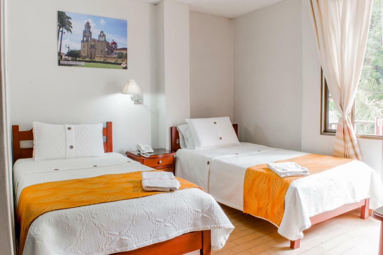 Hotel Emperador Barbosa  Bilik gambar